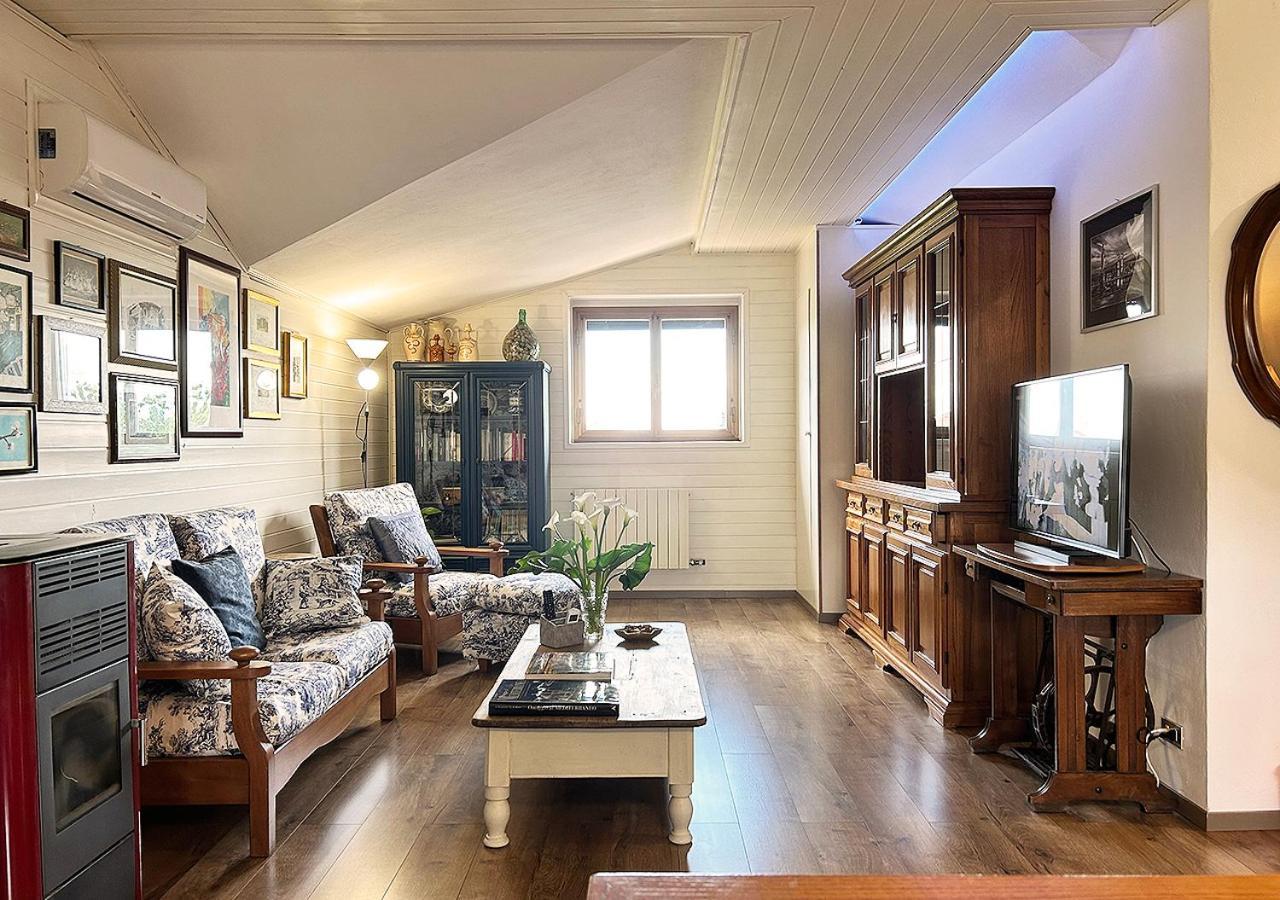 La Mansardina Apartment Venegono Superiore ภายนอก รูปภาพ