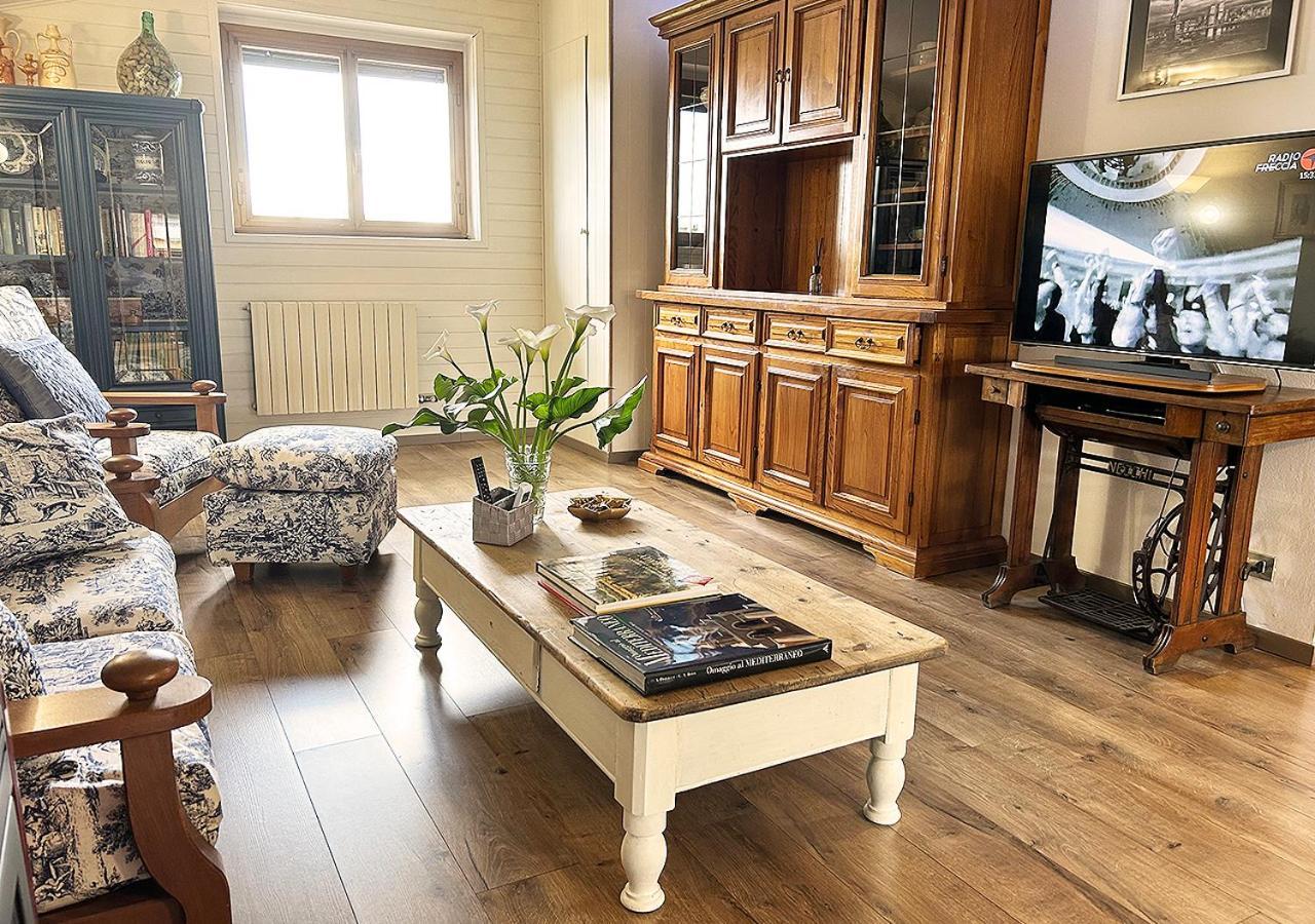 La Mansardina Apartment Venegono Superiore ภายนอก รูปภาพ